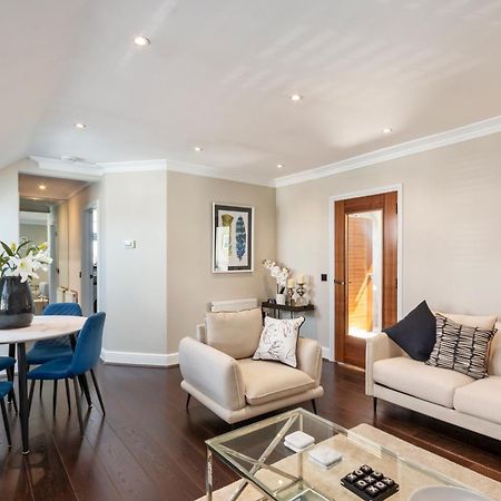 Weybridge - 2 Bed - Parking Lägenhet Exteriör bild