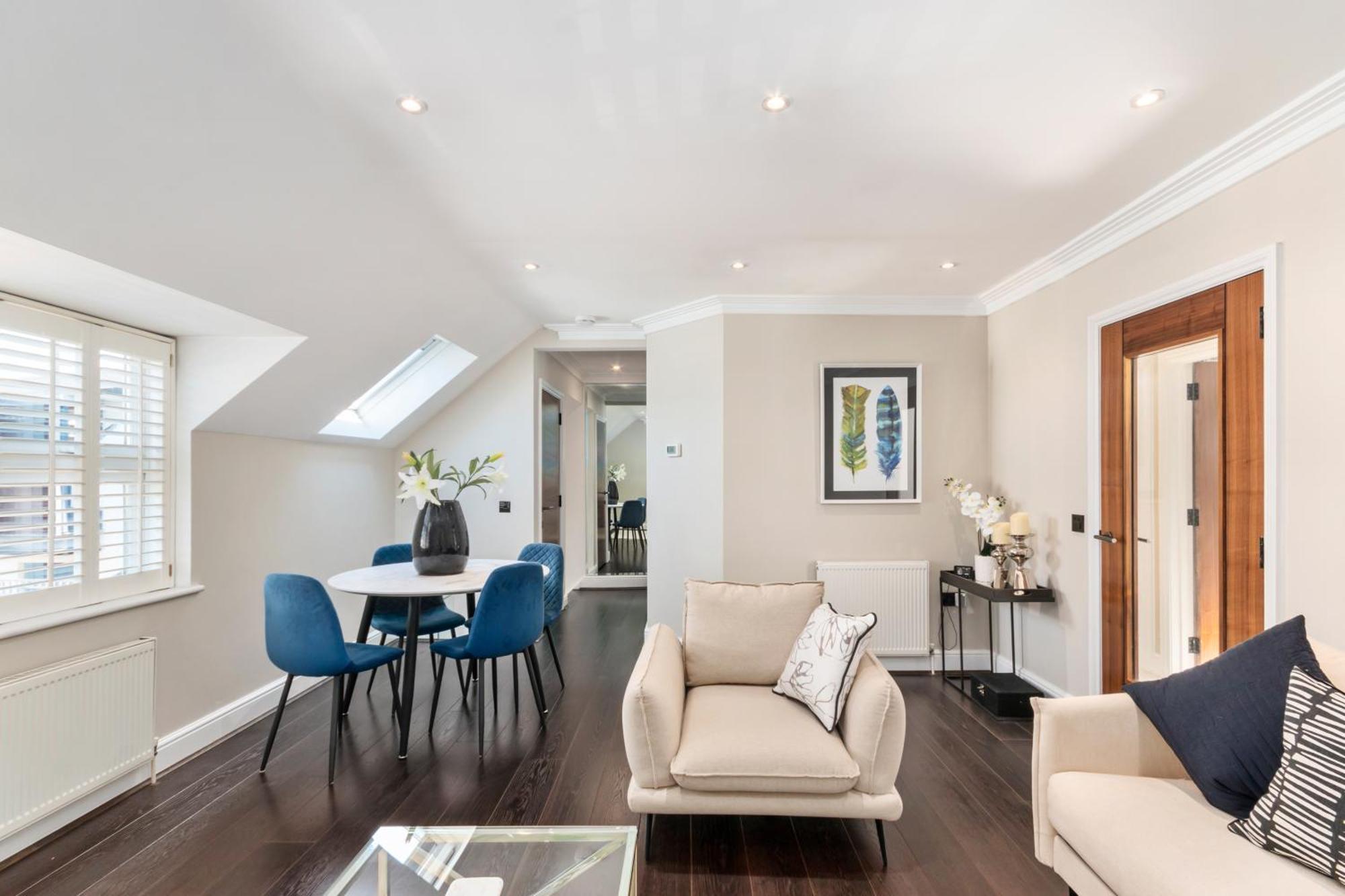 Weybridge - 2 Bed - Parking Lägenhet Exteriör bild